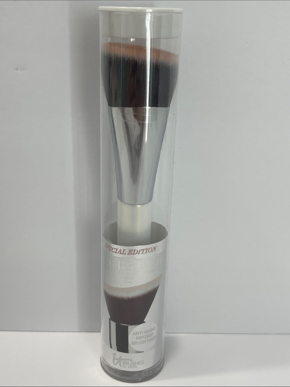 it cosmetics Airbrush Full Coverage Dual-Ended Complexion Brush - No. 77